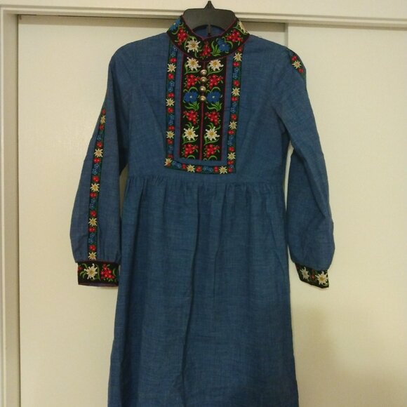 Vintage Scandnavian-style embroidery mini dress - Picture 1 of 3